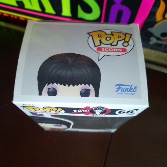 Elvira Funko Pop 68 Diamond 40th Anniversary Icons - Picture 3 of 8
